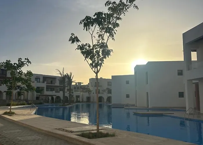 Tranquil 3-bedroom In Makadi Heights, - Private Rooftop Pool, Lagoon And