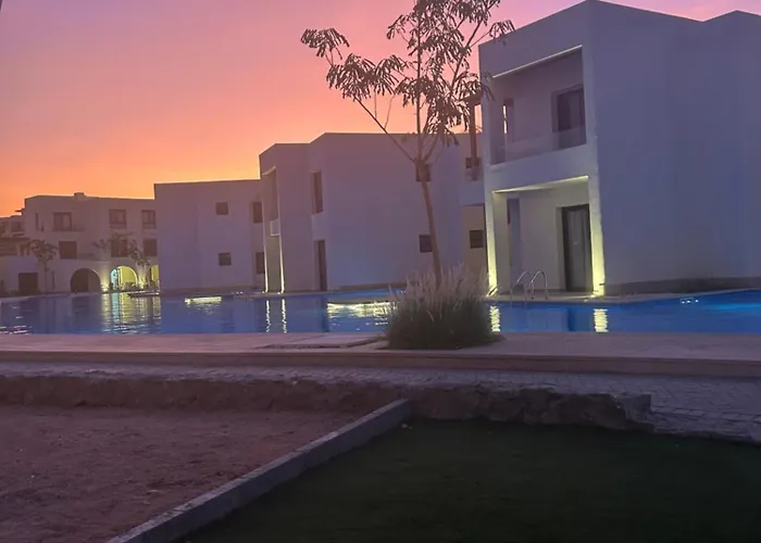 Tranquil 3-bedroom In Makadi Heights, - Private Rooftop Pool, Lagoon And